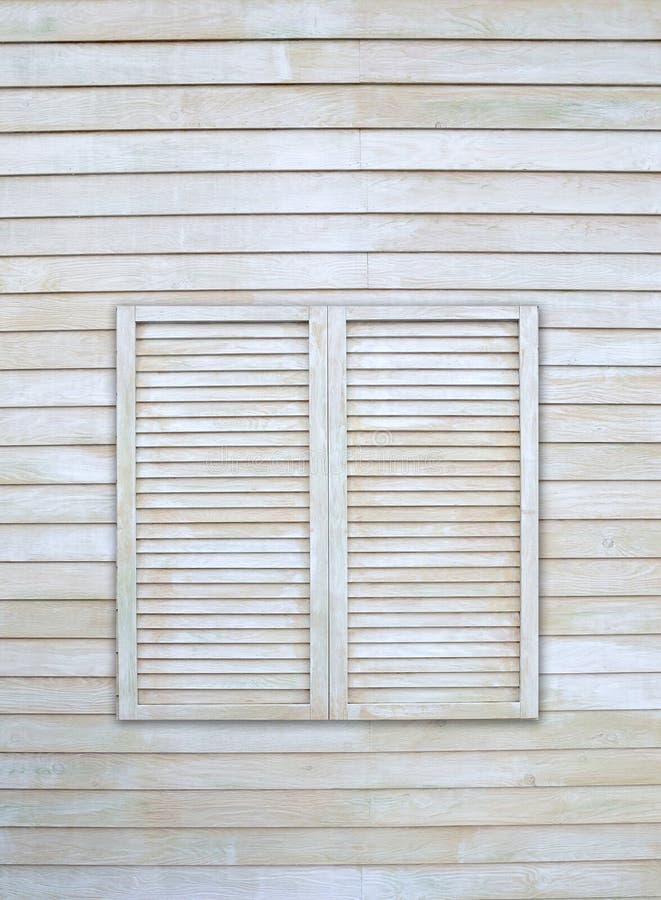 Uitstekend venster op houten muur royalty-vrije stock afbeeldingen Uitstekend venster op houten muur royalty-vrije stock afbeeldingen