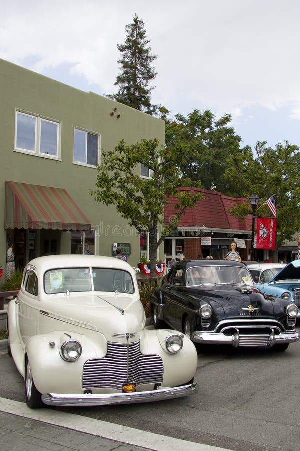 Uitstekende Amerikaanse auto's bij Car Show royalty-vrije stock afbeeldingen Uitstekende Amerikaanse auto's bij Car Show royalty-vrije stock afbeeldingen
