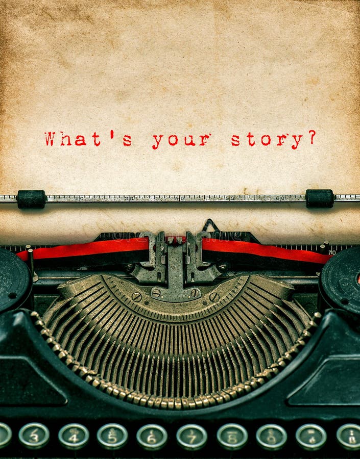 Uitstekende schrijfmachine met geweven grungy document Uw verhaal