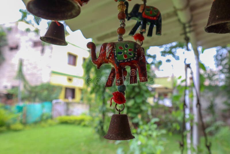 Ujjain India 16 De Agosto De 2020 : Elefantes Artesanales Rajasthani Tapicería Colgante Con Campanas Para Decoración Casera Foto de archivo de cultura, danza: