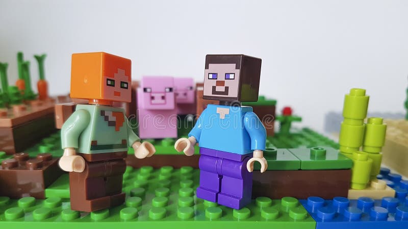 Ukraina Luty 21 2018 postaci świniowatego gospodarstwa rolnego kordzika Kijowskiego mini mężczyzna dzieciństwa Lego Minecraft pla obrazy royalty free Ukraina Luty 21 2018 postaci świniowatego gospodarstwa rolnego kordzika Kijowskiego mini mężczyzna dzieciństwa Lego Minecraft pla obrazy royalty free