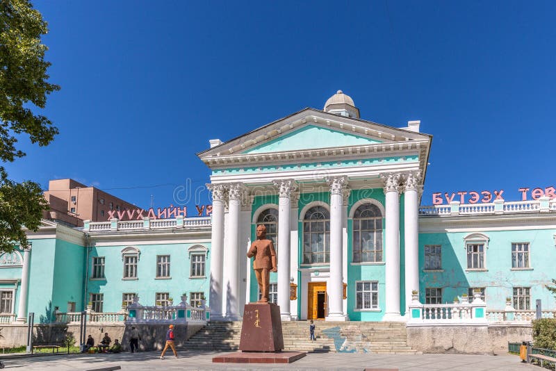 Ulaanbaatar, Mongolië - 8 Sept. 2018 - de stad van de binnenstad van Ulaanbaatar, hoofdstad van Mongolië in een blauwe hemeldag royalty-vrije stock afbeeldingen Ulaanbaatar, Mongolië - 8 Sept. 2018 - de stad van de binnenstad van Ulaanbaatar, hoofdstad van Mongolië in een blauwe hemeldag royalty-vrije stock afbeeldingen