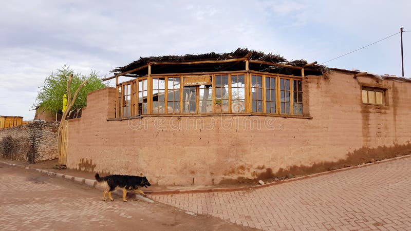 Ulica w San Pedro De Atacama z typowymi adobe domami, Chile fotografia stock Ulica w San Pedro De Atacama z typowymi adobe domami, Chile fotografia stock