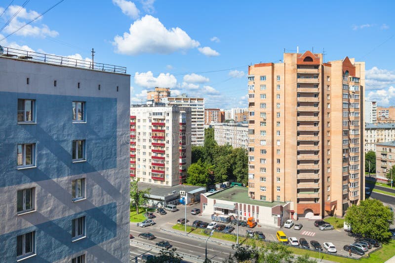 Uliczni i mieszkaniowi domy w Moskwa mieście obrazy stock Uliczni i mieszkaniowi domy w Moskwa mieście obrazy stock