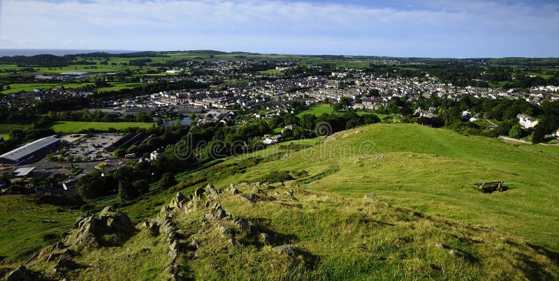 Ulverston от холма Hoad стоковые фотографии rf Ulverston от холма Hoad стоковые фотографии rf