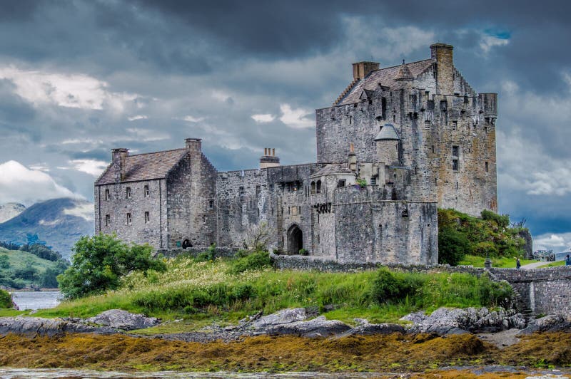 Uly 31 2016 - Eilean Donan Castle bei Ebbe stockfoto Uly 31 2016 - Eilean Donan Castle bei Ebbe stockfoto