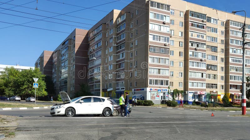 The traffic police are investigating the incident on street. royalty free stock photos The traffic police are investigating the incident on street. royalty free stock photos