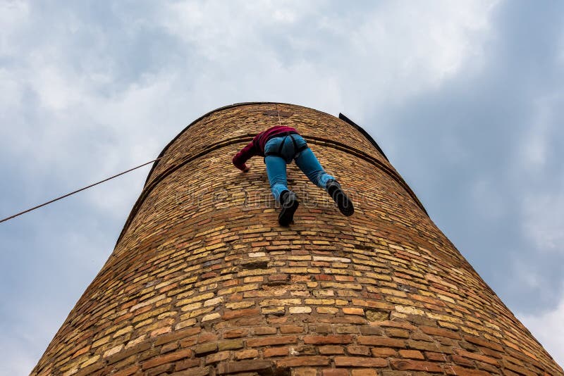 Torre De água Em Tijolo Na Itália Imagem de Stock - Imagem de