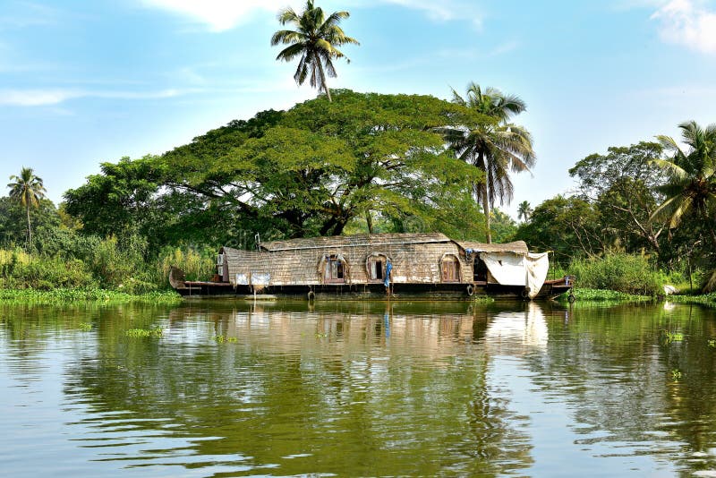 Um antigo barco tradicional de Kerala no Kettu