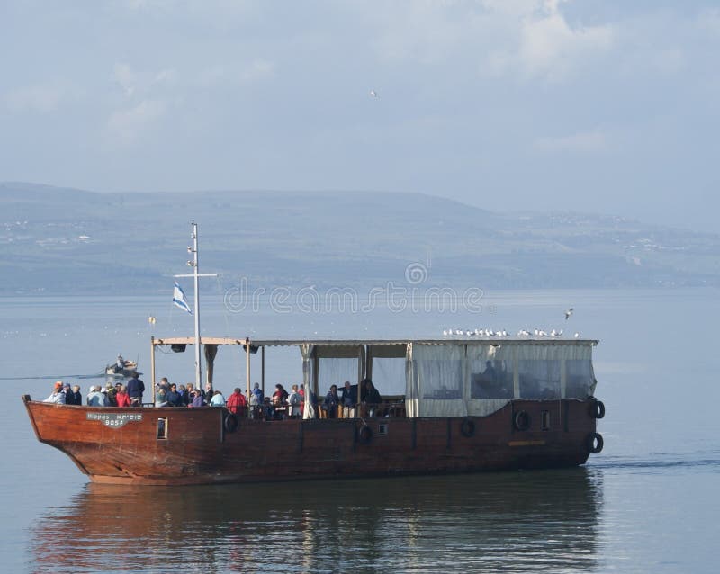 Um barco de Jesus no mar de Galilee, Tiberias, Israel imagens de stock royalty free Um barco de Jesus no mar de Galilee, Tiberias, Israel imagens de stock royalty free