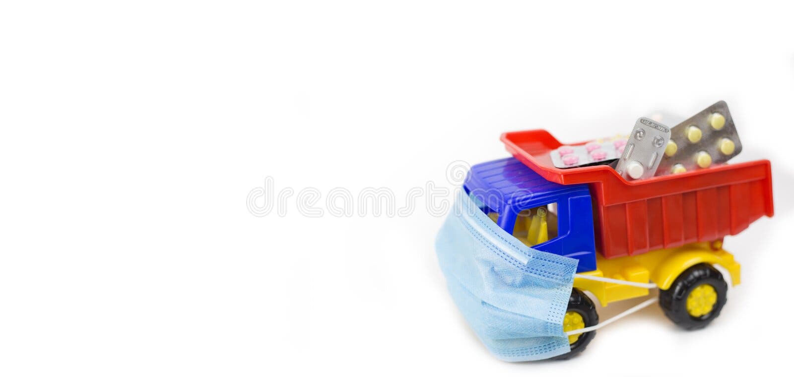 Caminhão De Brinquedo Com Pílulas Sobre Fundo Azul. Espaço De Cópia Para O  Seu Design Imagem de Stock - Imagem de medicina, cuidado: 174311923