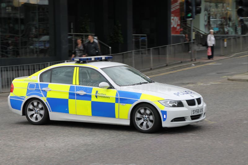 Um carro de polícia em inverness