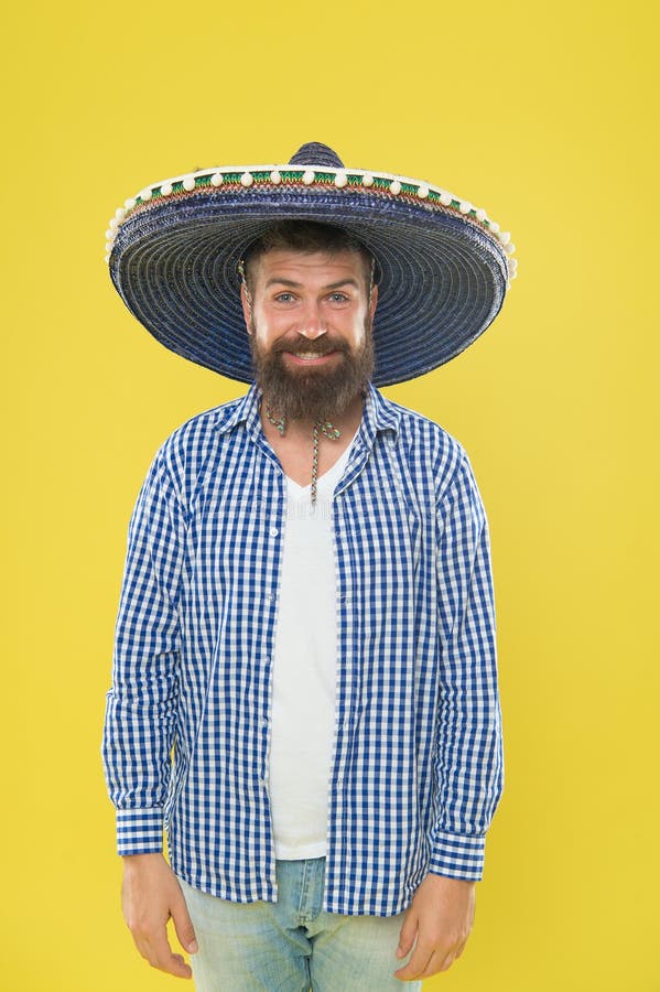 Um Chapéu Louco Para O Dia Louco Do Chapéu Sombreiro Vestindo Do Homem  Mexicano Homem Farpado No Chapéu Mexicano Moderno Na Borda Imagem de Stock  - Imagem de feriado, festival: 139018643