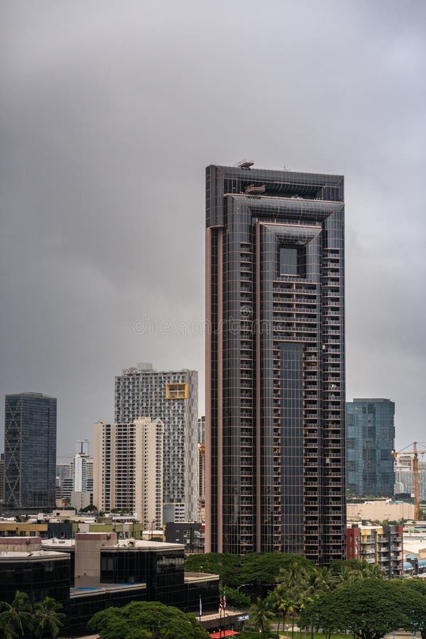 Um dos dois prédios icônicos do alto escalão em Honolulu, Oahu, Havaí, EUA
