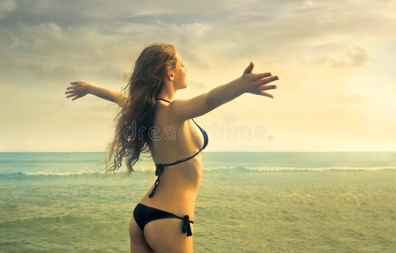 A woman at the seaside i having a great feeling. A woman at the seaside i having a great feeling