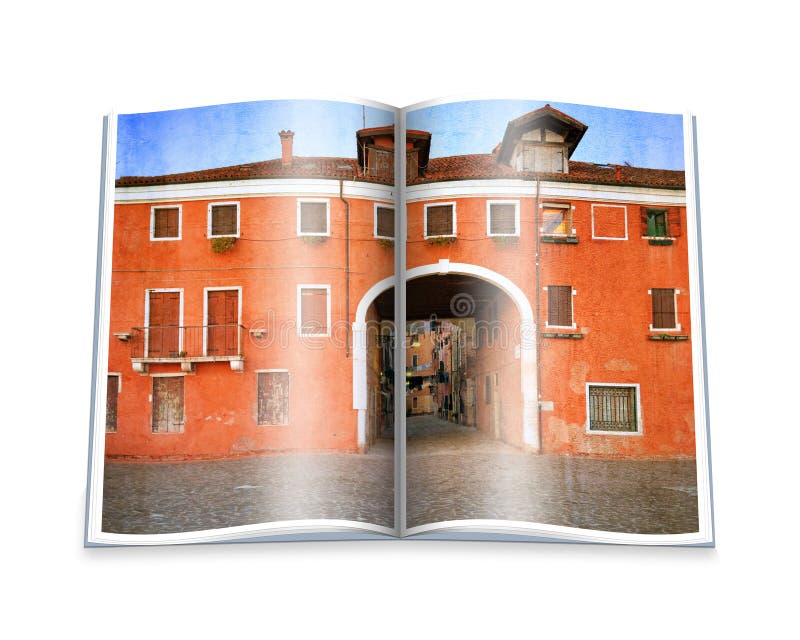 Um livro aberto com uma jarda Venetian velha da imagem, Italia. foto de stock royalty free Um livro aberto com uma jarda Venetian velha da imagem, Italia. foto de stock royalty free