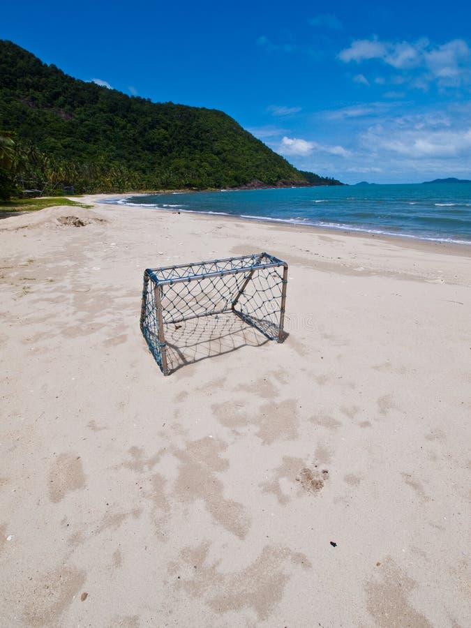 Jogador De Futebol Da Praia Na Ação Ângulo Largo Da Praia