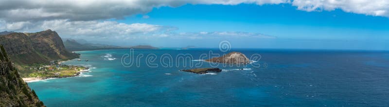 Um panorama impressionante da vista da costa oriental do ` s de Oahu fotos de stock royalty free Um panorama impressionante da vista da costa oriental do ` s de Oahu fotos de stock royalty free