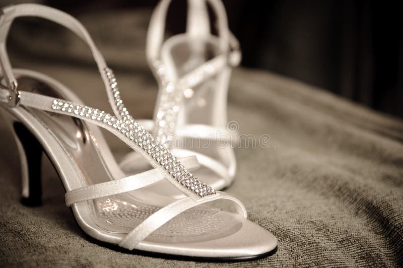 Um par de sapata do casamento fotografia de stock Um par de sapata do casamento fotografia de stock
