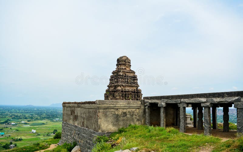Um templo hindu em Gingee/Senji Fort no Tamil Nadu, Índia imagem de stock Um templo hindu em Gingee/Senji Fort no Tamil Nadu, Índia imagem de stock