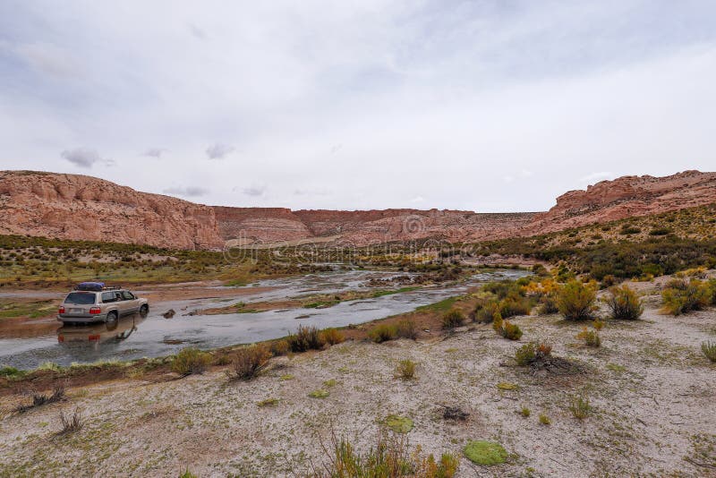 Um Veículo Todo Preso Na Areia Movediça No Canyon Del Rio Anaconda