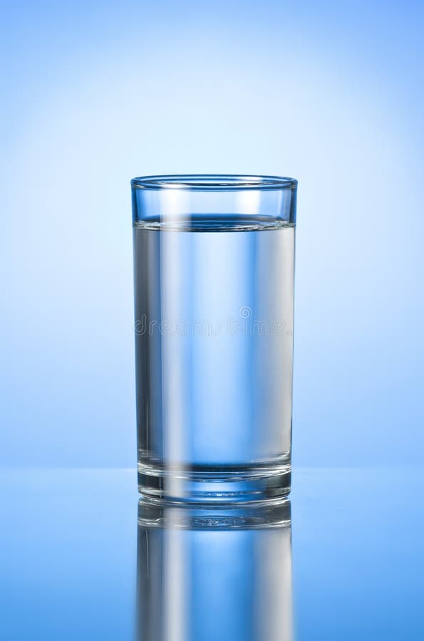 Um vidro da água pura