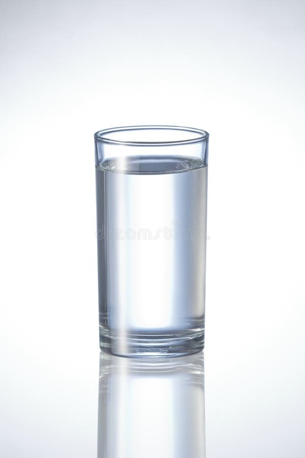 Um vidro da água pura