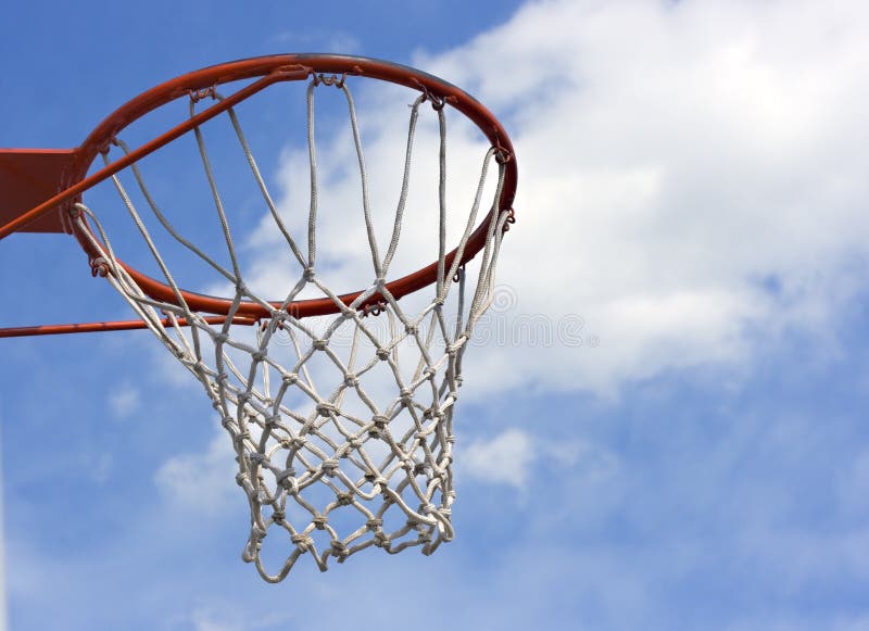 Uma aro de basquetebol alaranjada