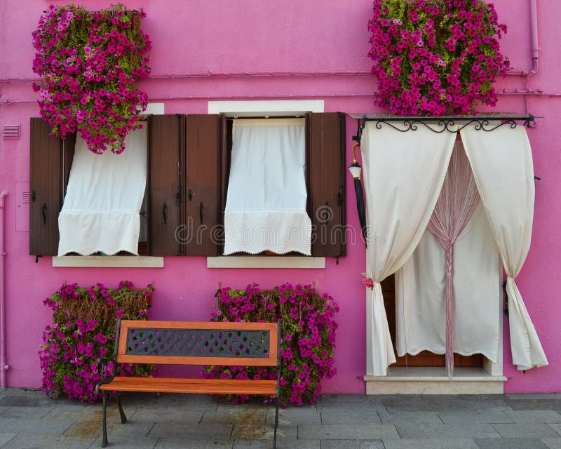 Uma casa cor-de-rosa bonita em Veneza