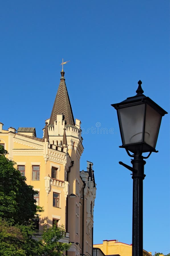 Uma das construções as mais místicos na cidade de Kyiv O coração- do Castelo-leão do Richard poeticized o nome do número da casa foto de stock royalty free Uma das construções as mais místicos na cidade de Kyiv O coração- do Castelo-leão do Richard poeticized o nome do número da casa foto de stock royalty free