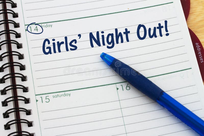 Uma data para a noite das meninas para fora imagens de stock royalty free Uma data para a noite das meninas para fora imagens de stock royalty free