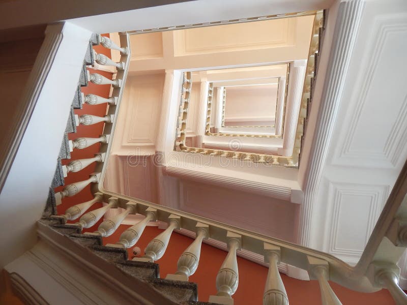 uma-escadaria-em-um-hotel-no-de-kazan-foto-de-stock-imagem-de-possa