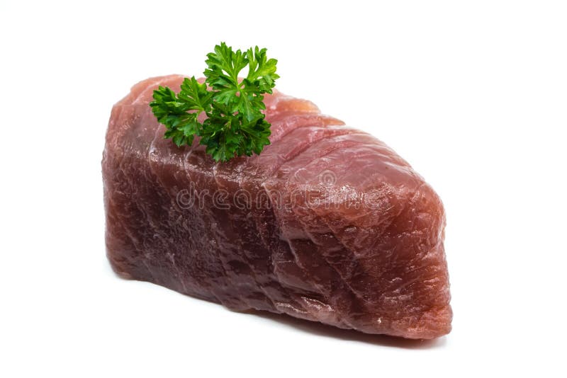 Uma parte de atum cru isolada no fundo branco foto de stock Uma parte de atum cru isolada no fundo branco foto de stock