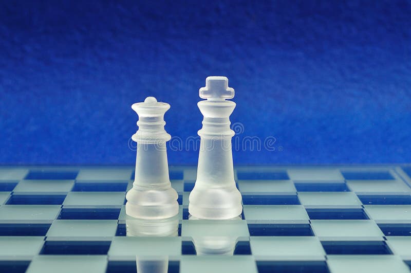 Rei e rainha da xadrez foto de stock. Imagem de jogo, vidro - 6115722