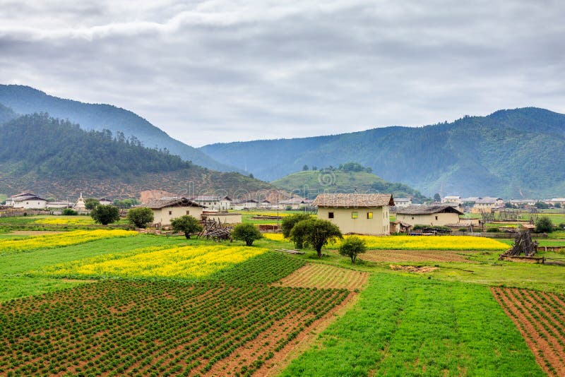 Uma vila bonita imagens de stock