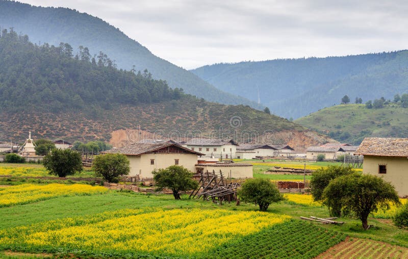 Uma vila bonita imagem de stock royalty free