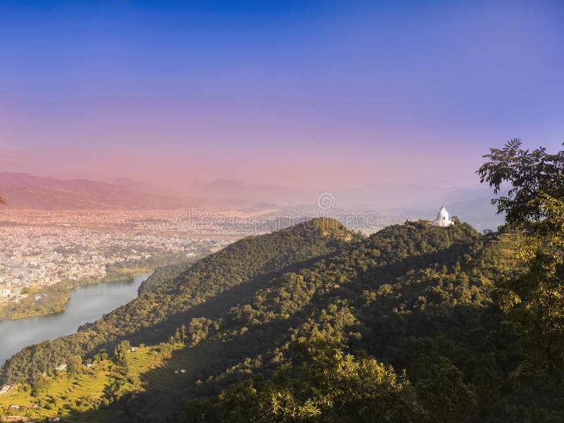 UMA VISTA PANORÂMICA DO VALE DE POKHARA, imagem de stock royalty free UMA VISTA PANORÂMICA DO VALE DE POKHARA, imagem de stock royalty free