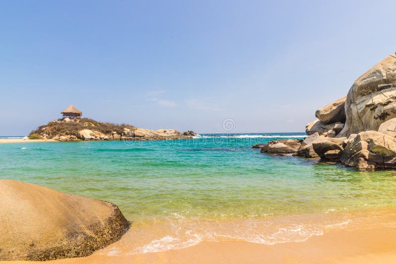 Uma vista típica no parque nacional de Tayrona em Colômbia imagens de stock Uma vista típica no parque nacional de Tayrona em Colômbia imagens de stock
