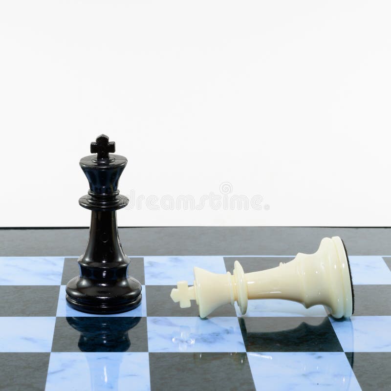 Imagem De Um Rei De Xadrez Com Bandeira Japonesa Derrotando Peças Brancas  De Xadrez. Sobre Fundo Negro Imagem de Stock - Imagem de tela, sinal:  213362125