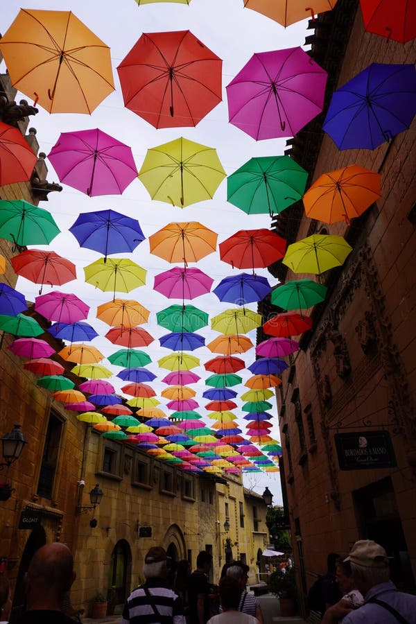 Umbrelele stradale decorate din poble espanio l sau din satul spaniol Barcelona City. spania. stock image