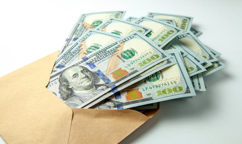 Umschlag mit Geld auf Weiß lizenzfreies stockfoto Umschlag mit Geld auf Weiß lizenzfreies stockfoto