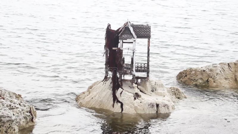 Un altar a orillas del mar