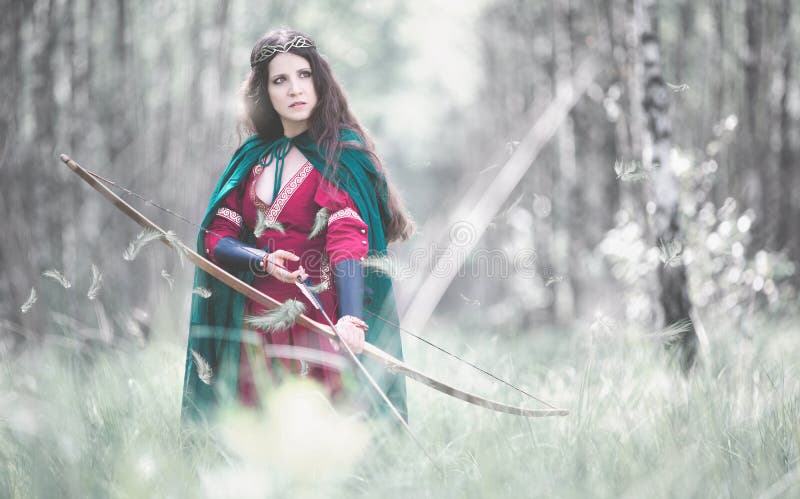 Un arquero elfo con un arco foto de archivo libre de regalías