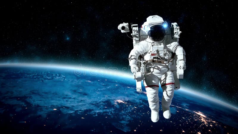 Un astronaute effectue une marche spatiale pendant qu'il travaille pour une mission de vol spatial clips vidéos
