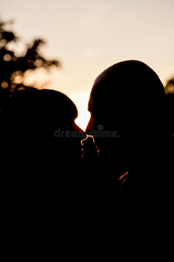 Un Bacio Al Tramonto Immagine Stock Immagine Di Rapporto 87370989