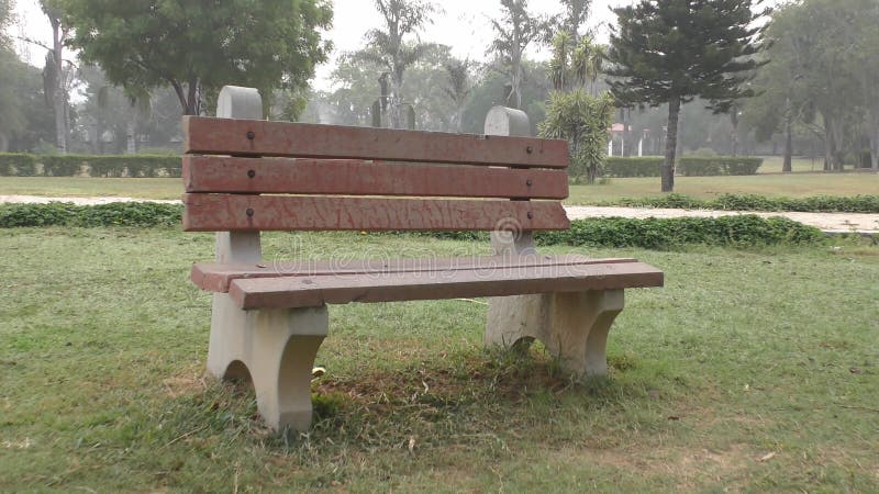 Un banc vide le parc et faisant circuler banque de vidéos