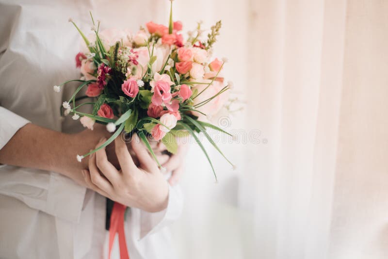 Un beau bouquet de participation nuptiale, mariage ou concept d'amour images stock Un beau bouquet de participation nuptiale, mariage ou concept d'amour images stock