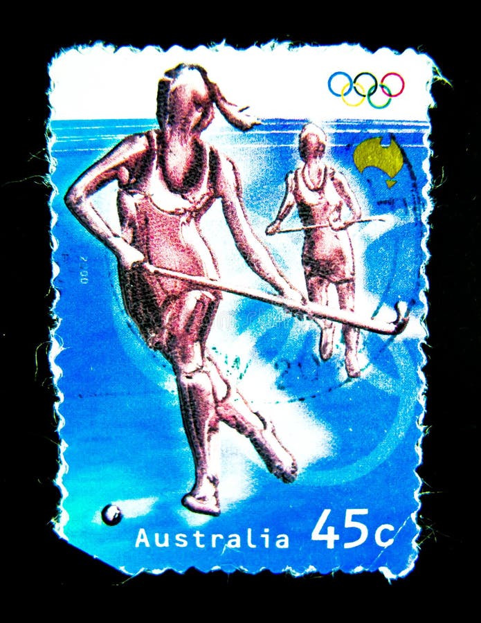 Un bollo stampato in Australia mostra un'immagine dell'hockey delle donne nel gioco di Olympics sul valore al centesimo 45 immagine stock libera da diritti Un bollo stampato in Australia mostra un'immagine dell'hockey delle donne nel gioco di Olympics sul valore al centesimo 45 immagine stock libera da diritti