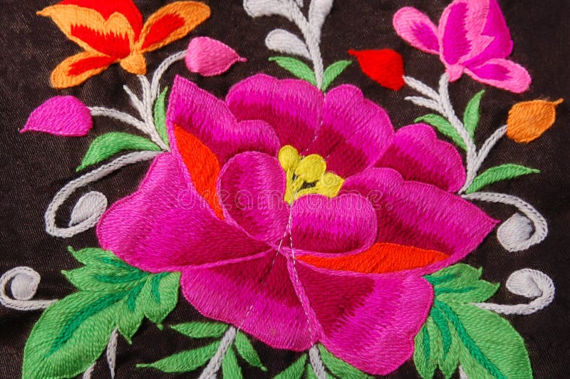 Modelo Floral Multicolor Del Bordado De La Mano Imagen de archivo - Imagen de maquinaria, bordado: 36621091 Modelo Floral Multicolor Del Bordado De La Mano Imagen de archivo - Imagen de maquinaria, bordado: 36621091