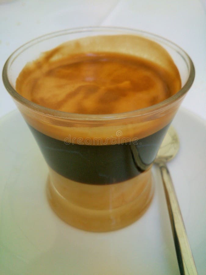 Un buon e caffè nero intenso immagini stock Un buon e caffè nero intenso immagini stock